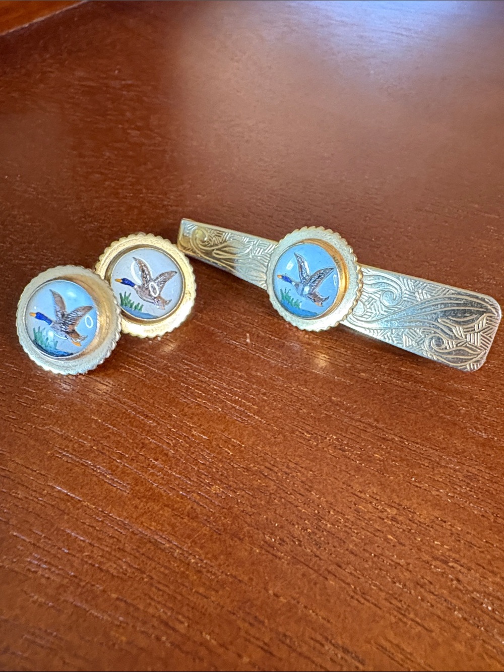1940’s-1950’s Gold Tone Reverse Painted Mallard Duck Cufflinks & Tie Clip Set